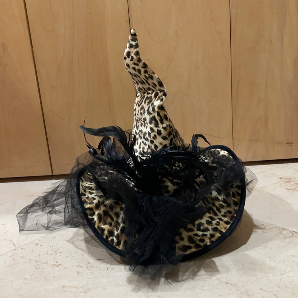 Witch hat (leopard print) halloween costume
